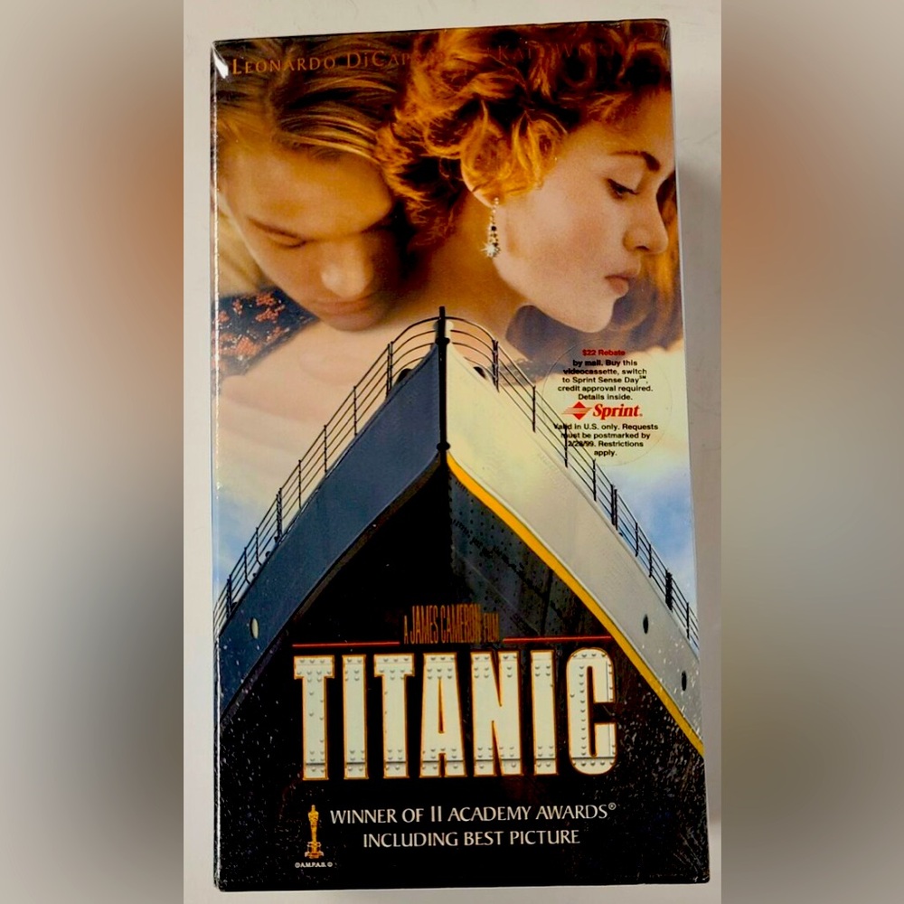 2 VHS tapes. Titanic.
